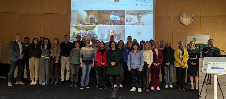 Photo de groupe des participants à la journée de recherche autour du projet MOBICCON-PRO