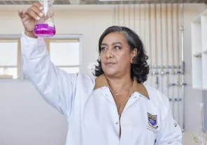 Priscilla Baker récompensée du prix international L’Oréal-UNESCO Pour les Femmes et la Science